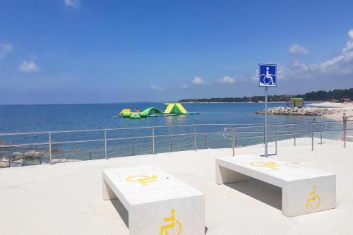 Apartments With A Parking Space Pula - 7420