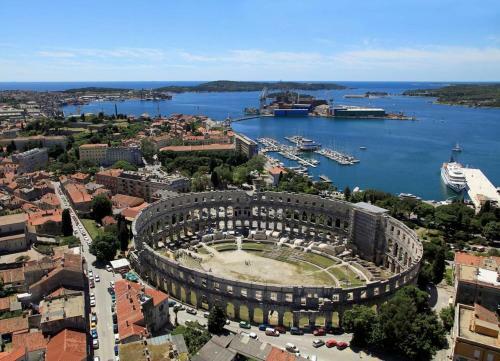 Apartments With A Parking Space Pula - 7664