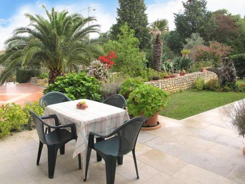 Apartments Mirela 850