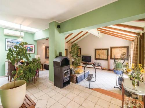 Four-bedroom Holiday Home In Pula