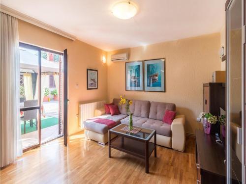 Four-bedroom Holiday Home In Pula