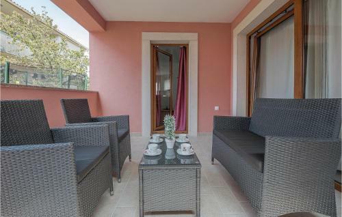 Two-bedroom Apartment In Pula