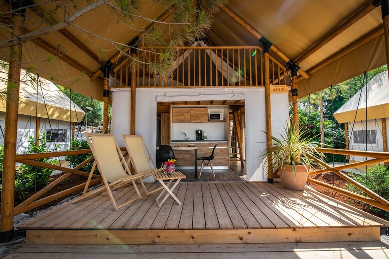 Arena One 99 Glamping