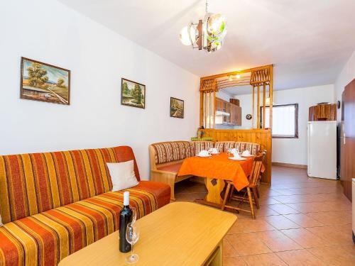 Apartment Pul 565 (15422)