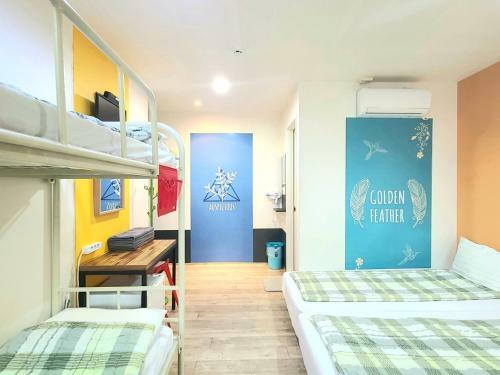 Hotel Yellow Brick 2
