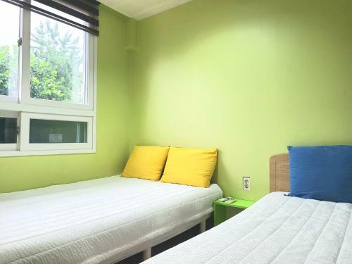 Hotel Yellow Brick 2