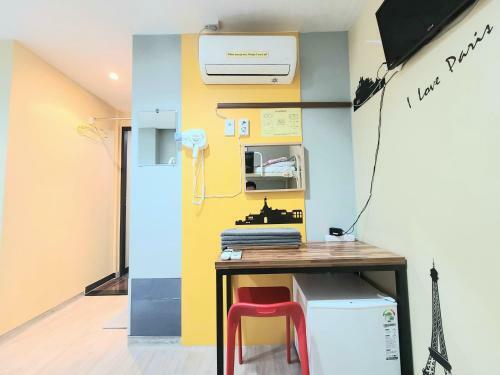Hotel Yellow Brick 2