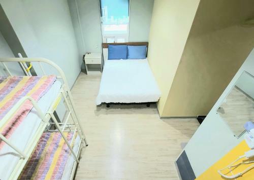 Hotel Yellow Brick 2