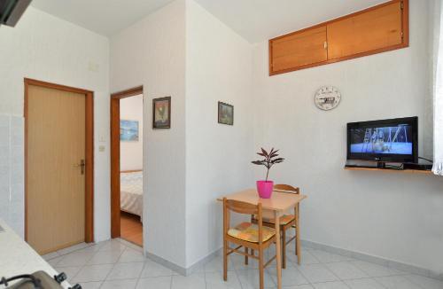 Apartments Deni 518