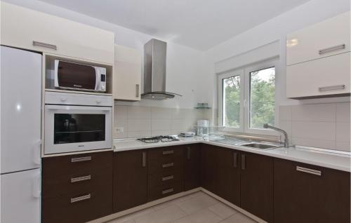 Four-bedroom Holiday Home In Pula