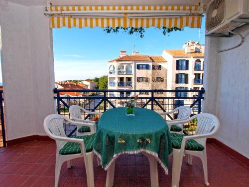 Apartment Gortanova 942