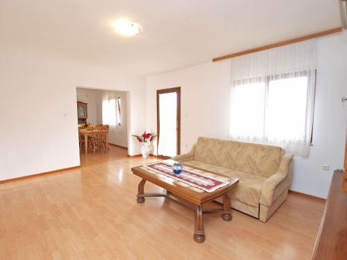 Apartments Jure 978