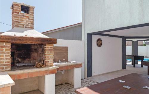 Three-bedroom Holiday Home In Pula