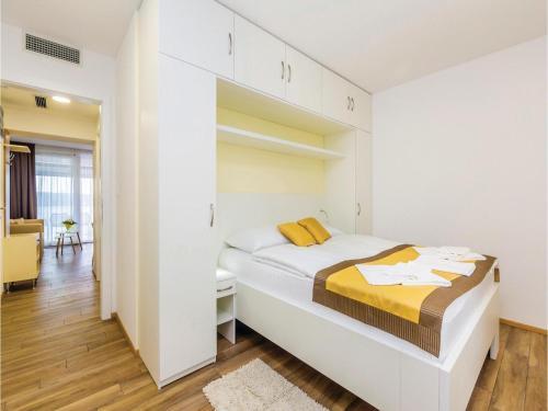 Two-bedroom Apartment In Punat
