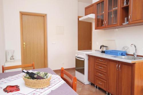 Apartments With A Parking Space Punat (krk) - 5408