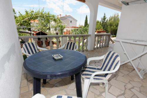 Apartments With A Parking Space Punat (krk) - 10421