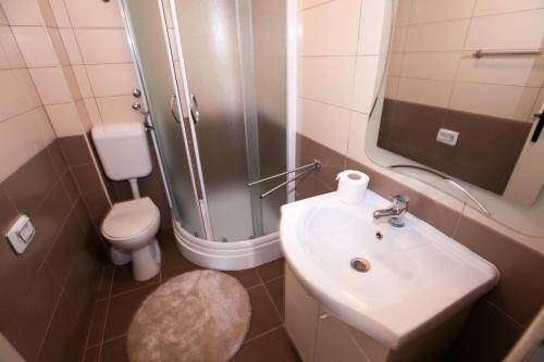 Apartamentos Robinson Dora