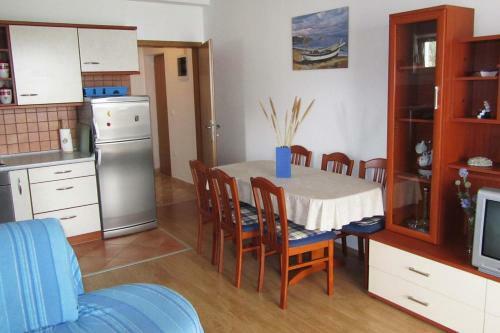 Apartment Banjol 11082a