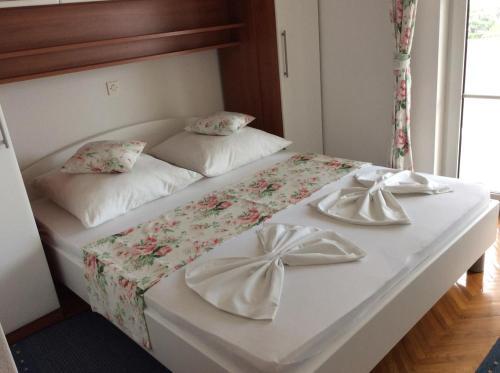 Apartments With A Parking Space Banjol (rab) - 5022