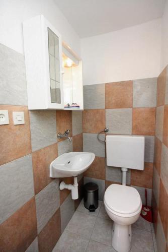 Apartments With A Parking Space Barbat (rab) - 4988