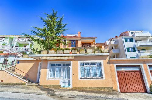 Apartments Creska 629