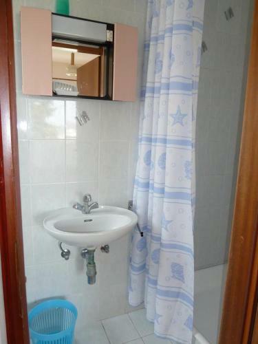 Hostal Double Room Kampor 5064c