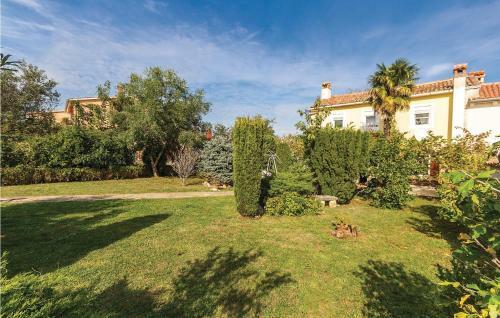 Two-bedroom Holiday Home In Rakalj