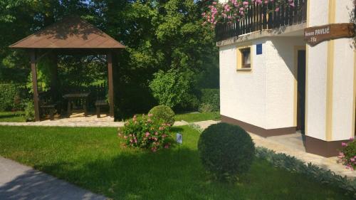 Hostal Triple Room Irinovac 14749c