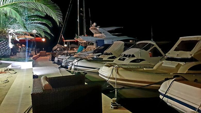 Hostal Villa Rava Residence & Restaurant