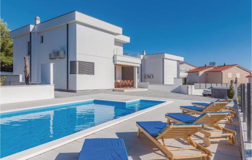 Four-bedroom Holiday Home In Razanj