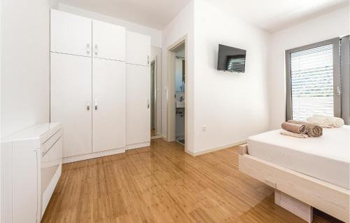 Four-bedroom Holiday Home In Razanj