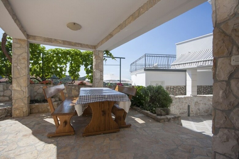 Holiday House Neda