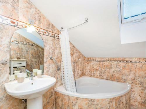 Four-bedroom Holiday Home In Rijeka