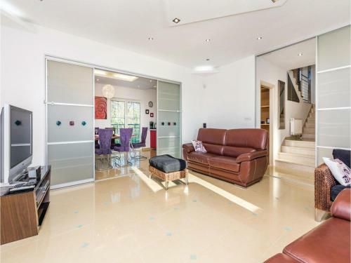 Four-bedroom Holiday Home In Rijeka