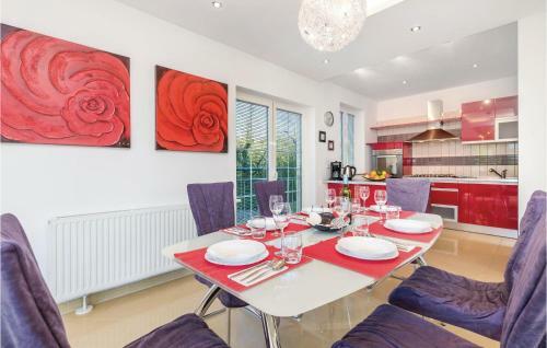 Four-bedroom Holiday Home In Rijeka