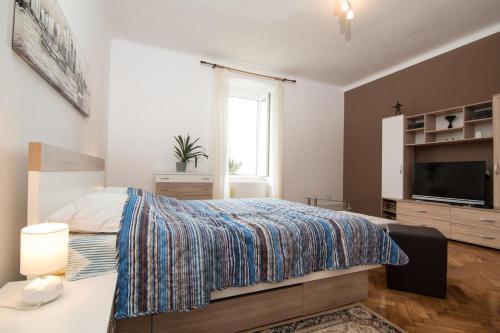 Apartments With Wifi Rijeka - 15844
