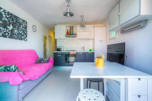 Apartments By The Sea Rogac (solta) - 11220
