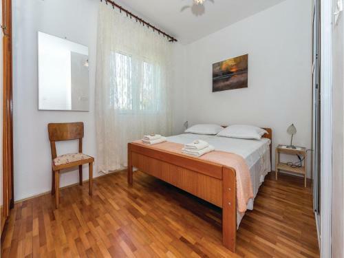 Three-bedroom Apartment In Rogoznica
