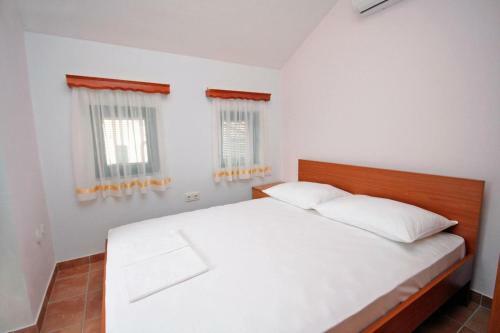 Hostal Double Room Rogoznica 3266a