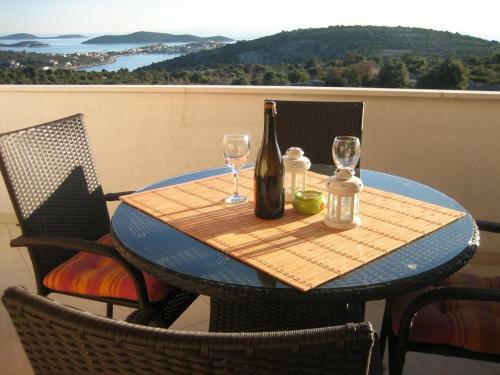 Apartment Dvornica 11470b