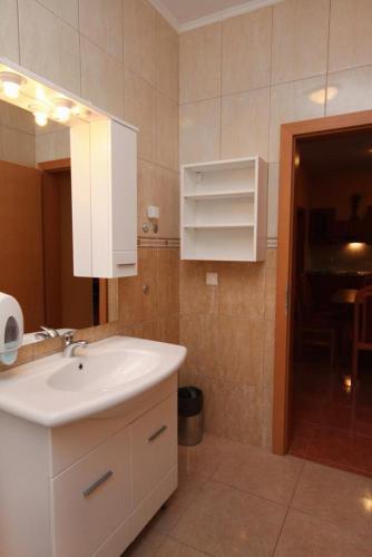 Apartment Rogoznica 3198a