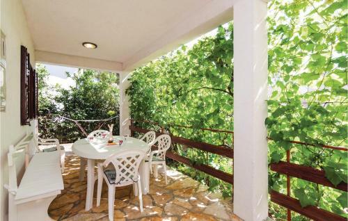 Three-bedroom Apartment In Rovanjska