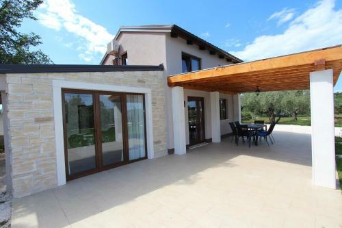 Holiday House Cuvi