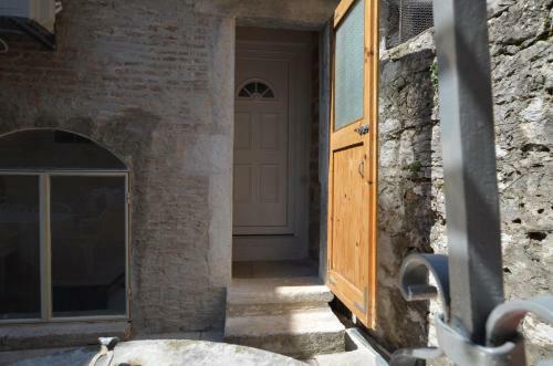Hostal Studio Apartment La Maison De Catherine