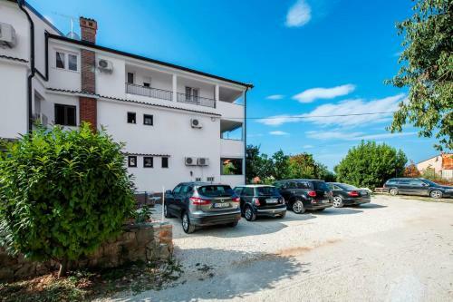 Hostal Apartments Nikval