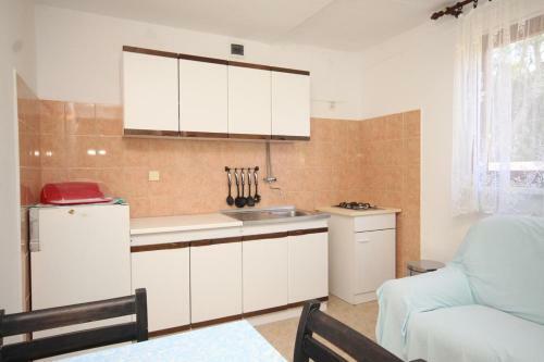 Apartments With A Parking Space Rukavac (vis) - 8863