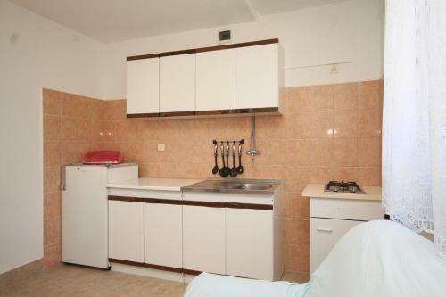 Apartments With A Parking Space Rukavac (vis) - 8863