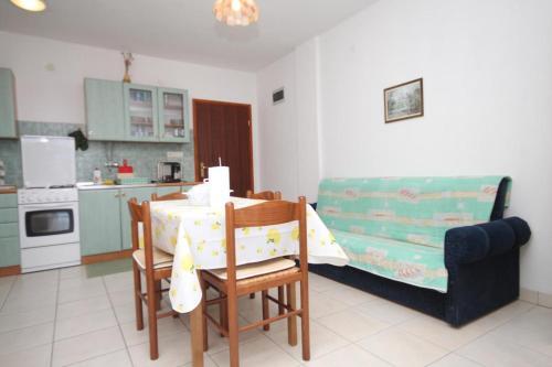 Apartments With A Parking Space Sali (dugi Otok) - 8152