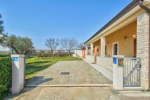Hostal Mima House With Apartments