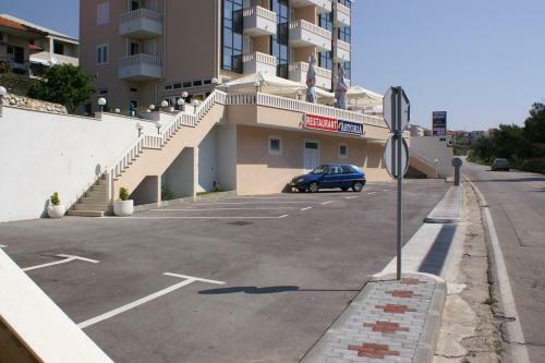 Hostal Double Room Seget Vranjica 3079c